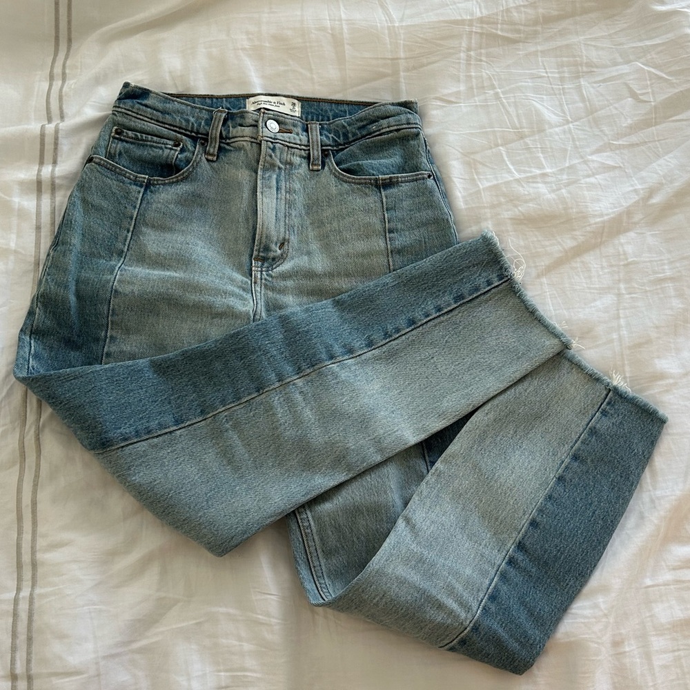 Abercrombie two tone high rise mom jean